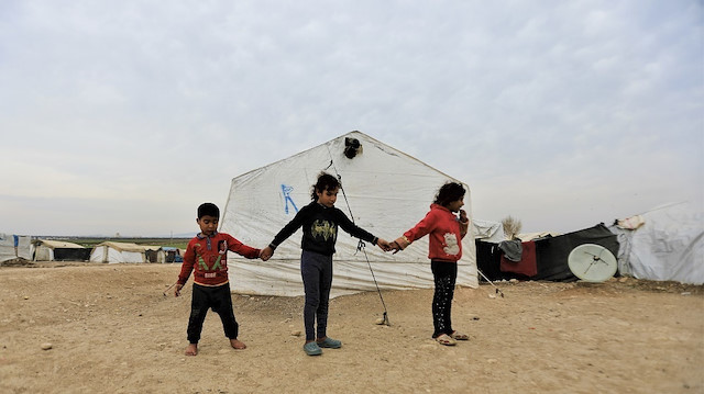 أسرة سورية تبحث عن سبيل لمعالجة أولادها المكفوفين