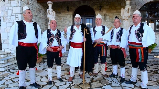 فرقة ألبانية تؤدي "أغنية من أجل الرئيس أردوغان"
