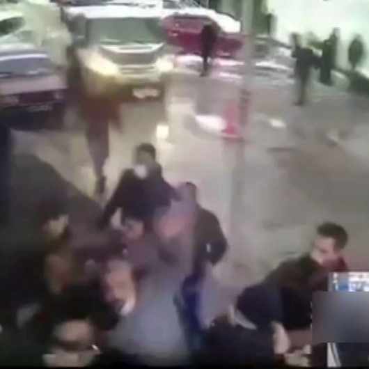 Kavgada yaralanarak hastaneye kaldırılan kişi doktorlara saldırdı