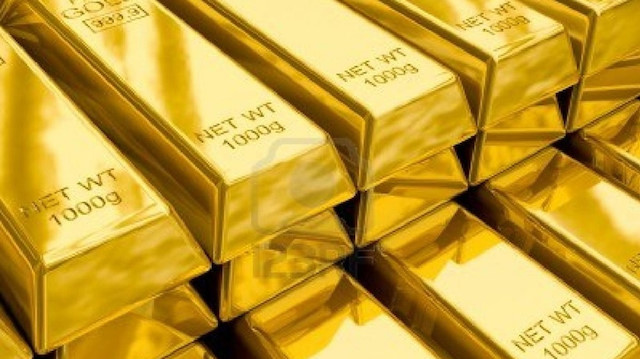 الذهب يهبط 1 بالمئة مع ارتفاع الدولار وعوائد السندات الأمريكية