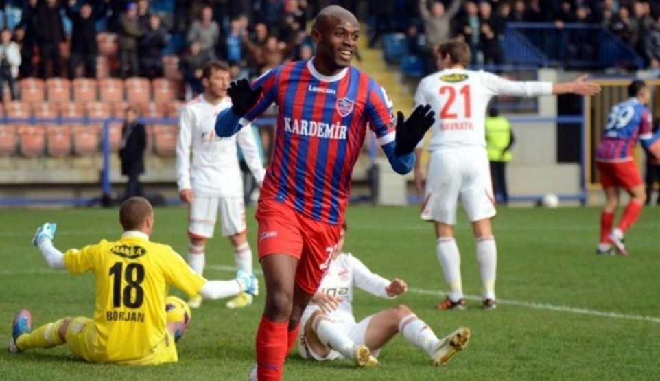 Shelton, Süper Lig'de çıktığı 47 maçta 10 gol atarken 9 da asist kaydetmişti.