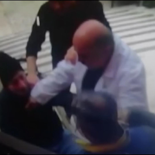 Sağlık personeline yapılan saldırıyı kameralar saniye saniye kaydetti