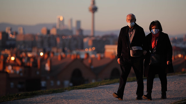 Spain reports 42,885 new cases, Madrid nightclubs still open