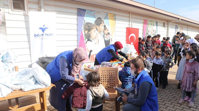 تركيا.. "وقف الإنسان" يقدم مساعدات شتوية لأيتام سوريين