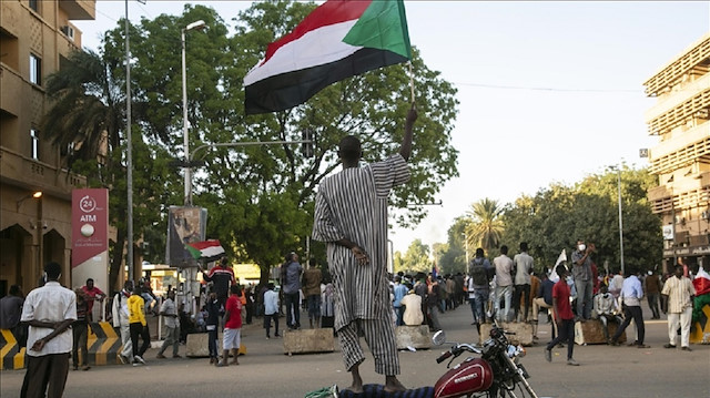 السودان.. غلق 131 جمعية خيرية ومصادرة مشاريع لرموز نظام البشير