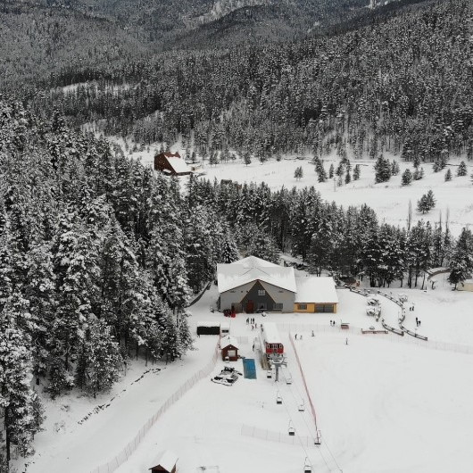 Ilgaz beyaz gelinliğini giydi