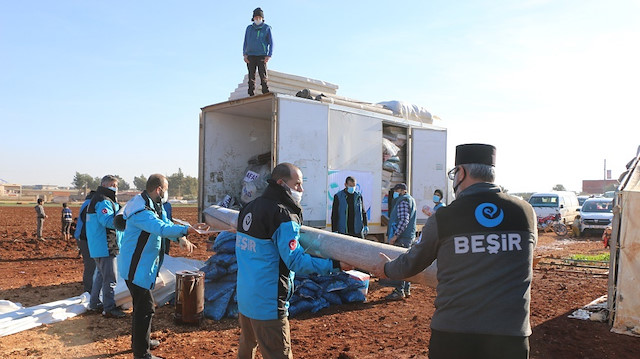 مساعدات تركية إلى النازحين في إدلب السورية