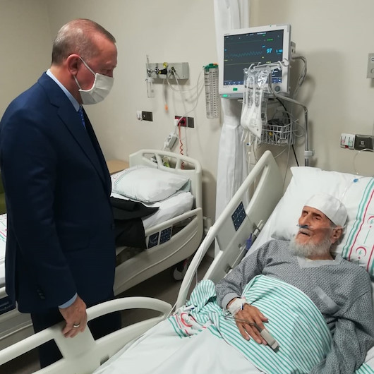 Cumhurbaşkanı Erdoğan, Şehit Fethi Sekin’in babası ile kanaat önderi Nazırlı’yı hastanede ziyaret etti