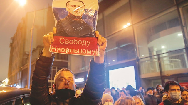 Kremlin, Rusya’da  gözaltındaki muhalif figür Aleksey Navalny’nin serbest bırakılması isteyen Navalny destekçilerinin protestolara başlamasından ABD’yi sorumlu tuttu.