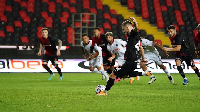 Gaziantep FK-Trabzonspor karşılaşmasından bir kare