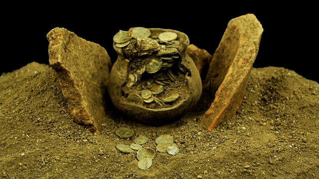 Collection of priceless Roman coins unearthed in Turkey