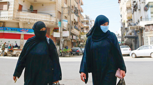 Filiplinli kadınlar Şam’a geldikten sonra da bu kez işverenlerinin zulmüne uğradı. Varlıklı Suriyeli ailelere satılan kadınlar şiddete maruz kaldı ve paraları ödenmedi. 