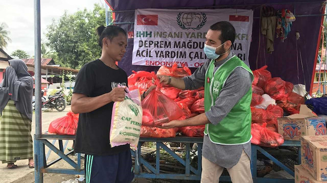 İHH Endonezya'da insani yardım çalışmaları yürütüyor.