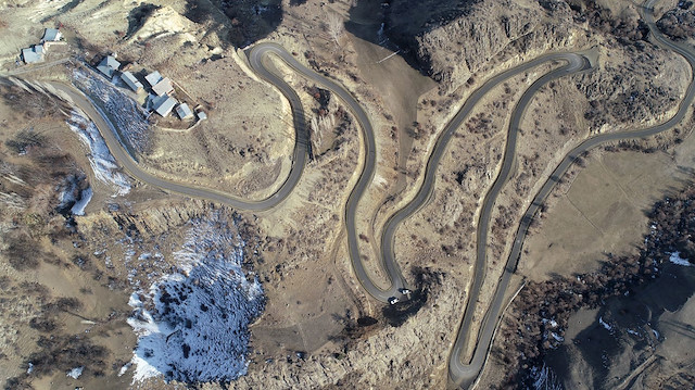 Erzurum'da kırsaldaki ulaşım ağı yenilendi.