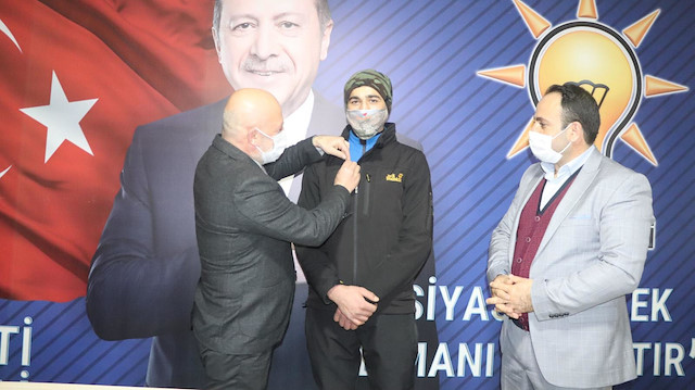 Recep Tayyip Erdoğan AK Partili oldu.

