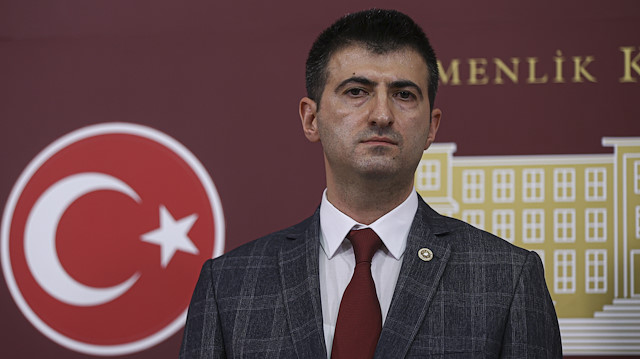 Mehmet Ali Çelebi ile birlikte 2 CHP'li vekil daha istifa etti. 