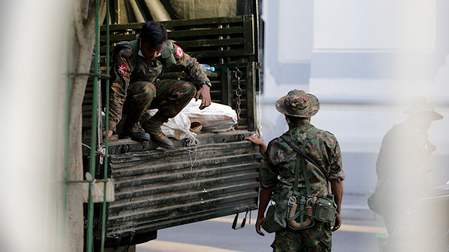 Myanmar ordusu ülke yönetimine el koydu.