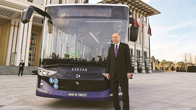 Erdoğan, kabine toplantısına, ilk testini yaptığı elektrikli otobüs ile gitti.