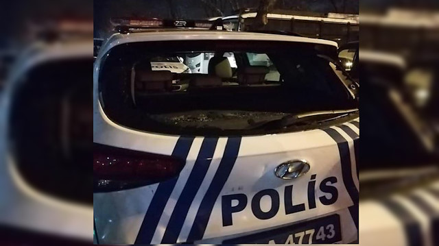 Kadıköy’deki Boğaziçi eylemlerinde provokatörlerin tekmelediği bir haftalık polis aracı kullanılamaz halde