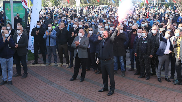 Kocaeli Büyükşehir Belediyesi'nde toplu iş sözleşmesini işçiler sevinçle karşıladı. 