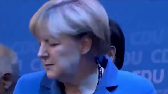 Merkel Almanya bayrağını sallamak istemedi