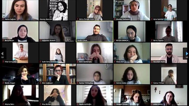 "تي آر تي" التركية تقدم دورة في الصحافة لطلاب أذربيجانيين