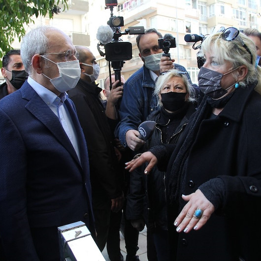 İzmirde esnaf ziyaretine giden Kılıçdaroğluna tepki: 35 yıldır yönetiyorsunuz, altyapı İzmirde bitik
