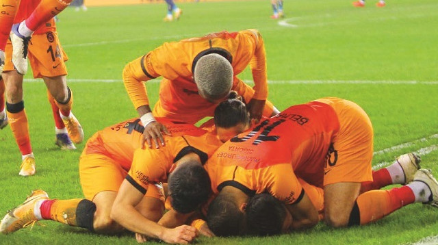 Üst üste 5. galibiyetini alan Galatasaray aynı zamanda rakibini sahasında üst üste 2. kez yenmeyi başardı.