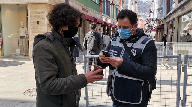 Vali Tuncay Sonel de, vatandaşlara çağrıda bulunarak cenaze, nişan, düğün gibi kalabalık ortamlara girmemeleri konusunda uyarılarda bulundu. 