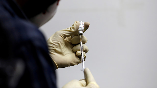 Kanada'nın 'fakir ülkeler için oluşturulan Kovid-19 aşı programından' faydalanması eleştiriliyor.