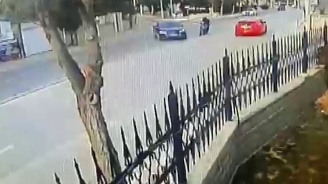 Yan aynasına bakmayan dikkatsiz sürücü, motosikletli genci hayattan kopardı