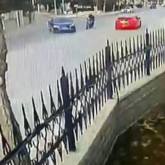 Yan aynasına bakmayan dikkatsiz sürücü, motosikletli genci hayattan kopardı