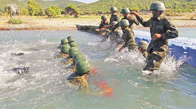 Operasyon kapsamında darbe girişimine katılmaktan hükümlü veya tutuklu bulunan Hava Harp Okulu’ndan daha önceden görev yapmış 107 kişi hakkında da adli işlem başlatıldı.