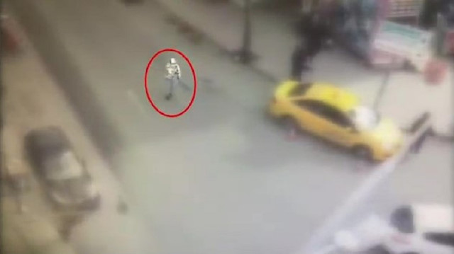 Sultangazi'de etrafa rastgele ateş eden magandalar kamerada