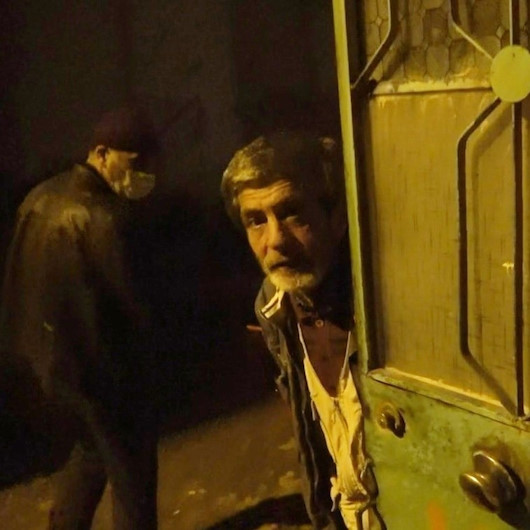 Bursada polis kaçak meyhaneye dönüştürülen mekânı müşteri kılığında bastı