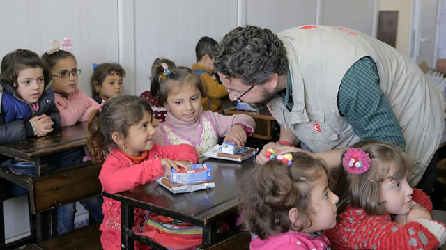 Turkish charity supports children's education in Syria
