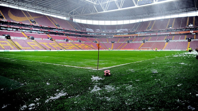 Türk Telekom Stadyumu'nda oynanacak maçın saatinin değiştirilmesi için görüşmeler yapılıyor.