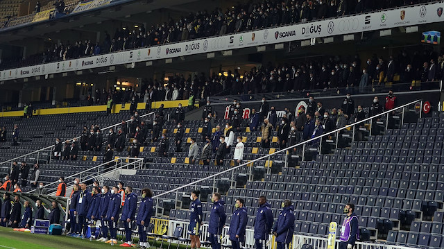 Derbiye seyirci alınması futbol kamuoyunda büyük tartışma çıkarmıştı.