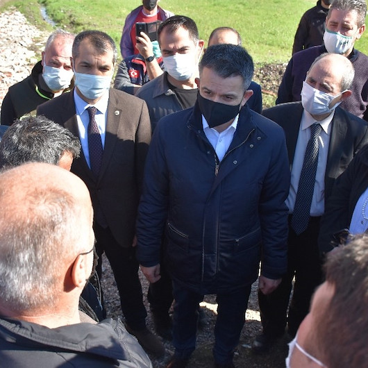 Tarım ve Orman Bakanı Bekir Pakdemirliden doludan zarar gören çiftçilere ziyaret