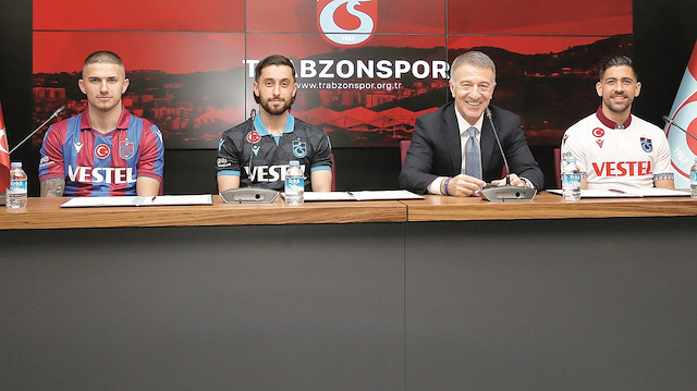 Trabzonspor kadrosuna kattığı Bakasetas, Berat Özdemir ve Yunus Mallı için imza töreni düzenledi.