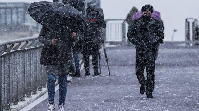 İstanbul’da beklenen kar yağışı Beylikdüzü’nde başladı.