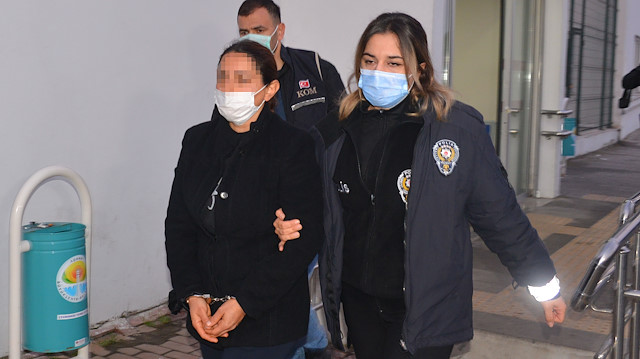Adana'da gözaltına alınıp, sağlık kontrolünden geçirilen şüpheliler, sorgulanmak üzere emniyete götürüldü.