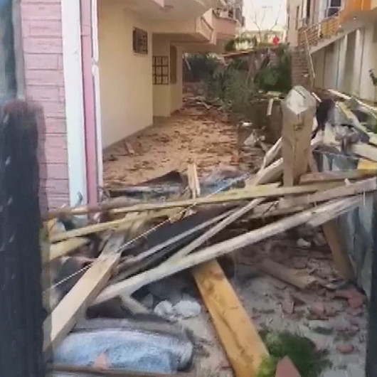 Ayvalıkta hortumun hasarı gün ağarınca ortaya çıktı