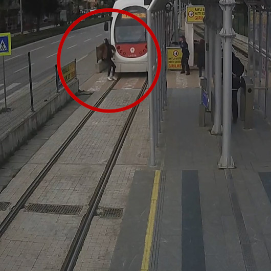 Samsunda tramvay kazaları kameralara yansıdı