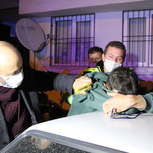 Uyurgezer hırsız polisin pes etmeyeceğini anlayınca uykusundan uyandı