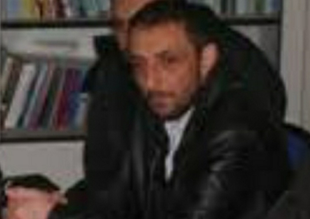 Oğuz Taner Ekmenci (50), 2 çocuk annesi karısı Mihrican Ekmenci’yi (46) evlerinde boğazından bıçaklayarak öldürdü.