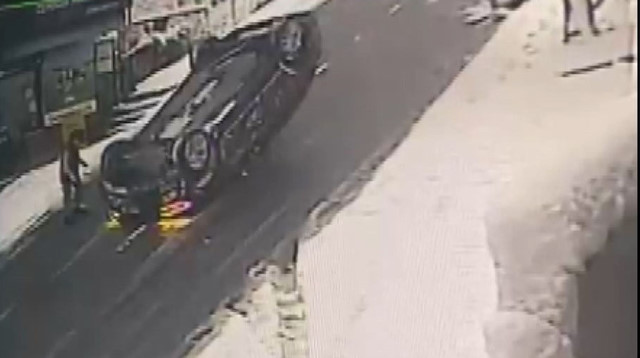 Sarıyer’de çocuklu ailenin dehşeti yaşadığı kaza kamerada