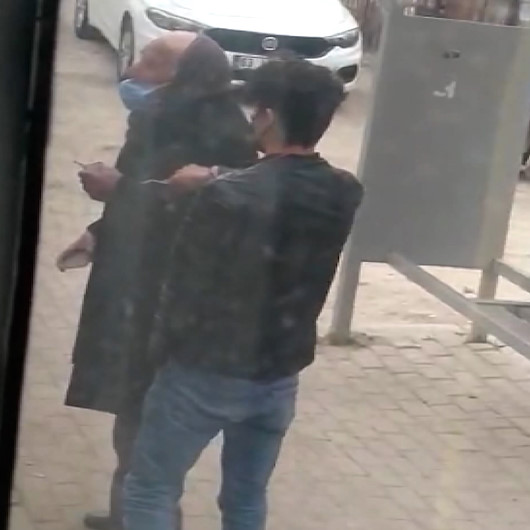 Şanlıurfada yaşlı adam otobüse alınmayınca ortalık karıştı