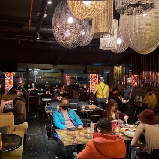 Şişlide kısıtlama sırasında bir restorana yapılan baskın anı kamerada
