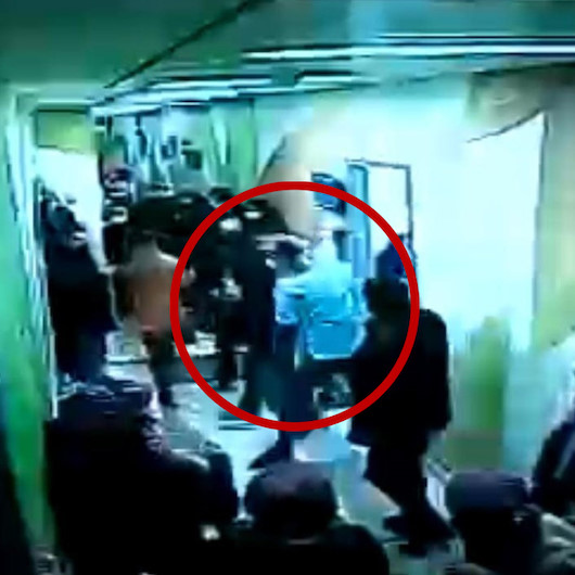 Hastane personeli kılığındaki polisler hapis cezası bulunan şahsı kıskıvrak yakaladı